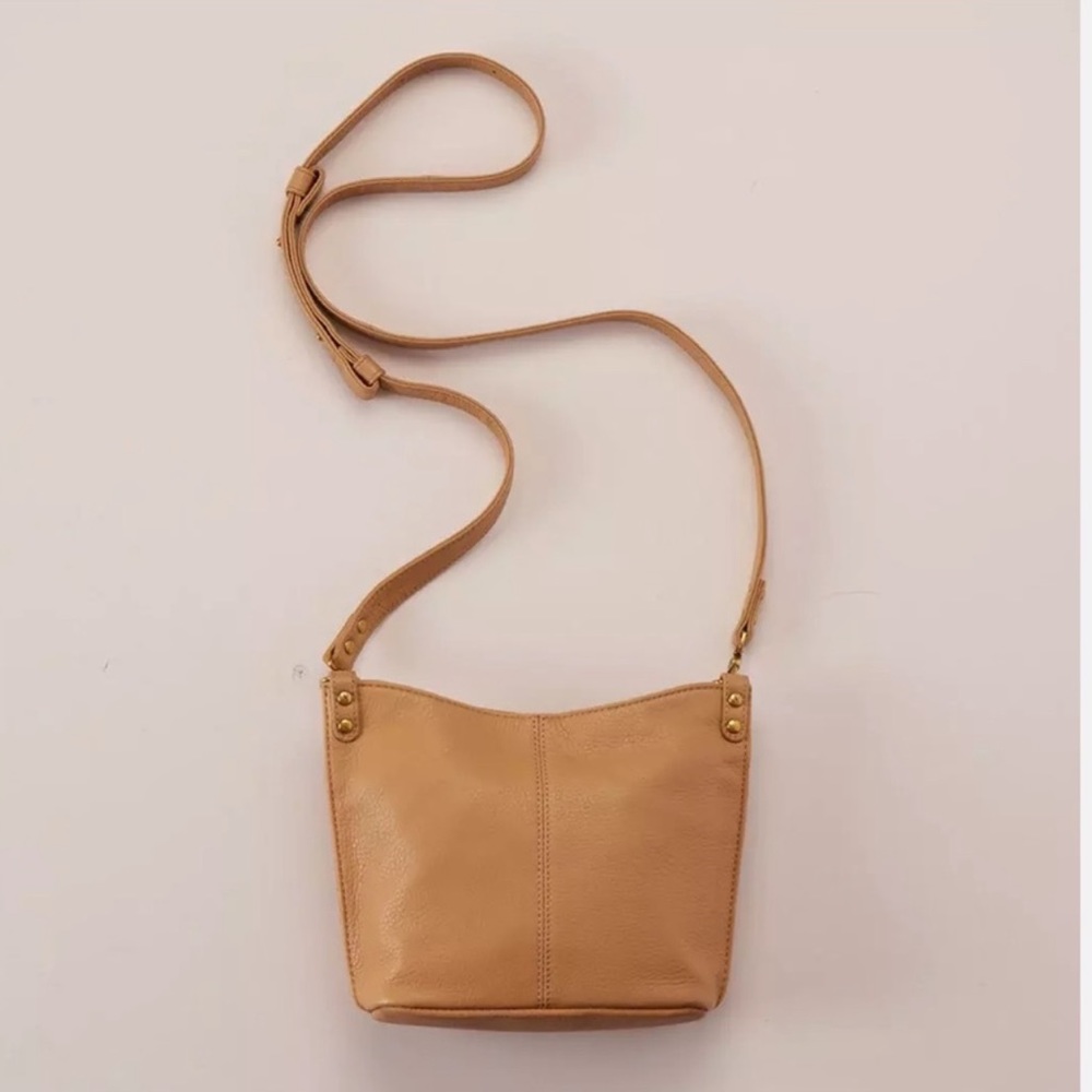 HOBO Small Leather Pier Crossbody Sandstorm Tan Beige
